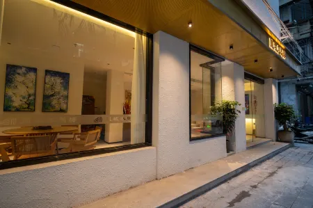 fengcheng water and horse hotel(chaozhou1ancient city paifang street)