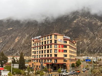 藏行雲隱公路旅行飯店 察瓦龍自駕遊營地附近的飯店