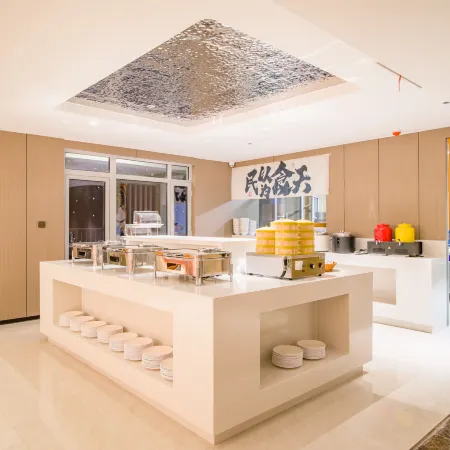 Ruibai Holiday Hotel (Antai International Plaza Branch in Rizhao University City)