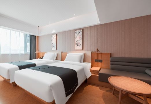 젠궈 히든 호텔의 야경 및 조식