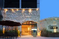 Fuxian Lake Sunrise Shore B&B Hotels in Luchong scenic area