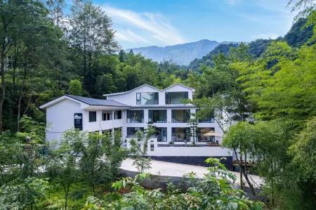 Forest Stream Gully Homestay Отели рядом с достопримечательностью «Bifeng Gorge»