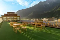 Yunduo Peach Blossom Hotel (Bomi Plaza)