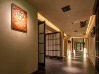 Huajian Yongning Tea-themed Stay (Xi'an City Wall South Gate Yongningmen Subway Station) Hotels near Beilin