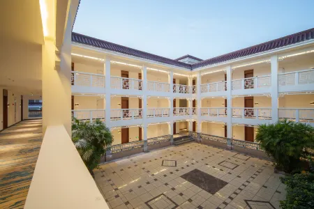 Erlang Mountain Hotel Отели рядом с достопримечательностью «Red Army Long Memorial Hall»