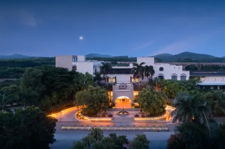 Tritonbay Saltwater Hotspring Resort Отели в г. Юньсяао