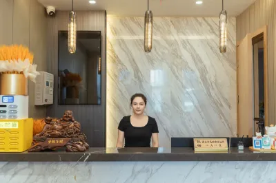Yilong Max Business Hotel Hotels near Sichuan Nanchong Yilong Shangwang Street Pedestrian Street