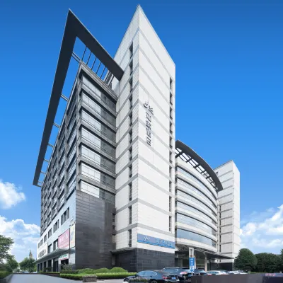 Home Inn NEO (Shanghai Hongqiao Airport Qixin Road Storen) Hotel dekat Pantai Dino