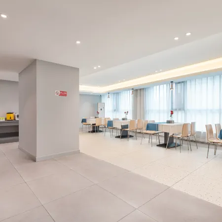 7Days Inn Hotel (Liupanshui Panzhou Shengjing Avenue Hongguo Small Plaza)
