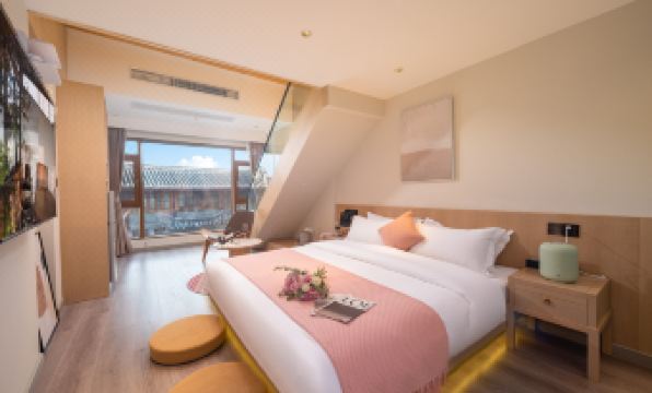 Yinxiju Hotel  (Near Zhongyi Market, Mufu，Sifang Street Square)