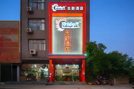 Weekend Sunshine Theme Hotel in Neixiang Отели рядом со станцией Neixiang Railway Station