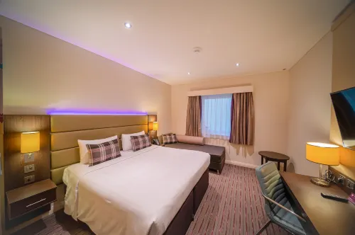 Premier Inn Doha Education City - Kolam Renang
