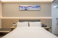 TWO OCLOCK APARTMENT