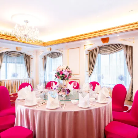 Grand Emperor Hotel