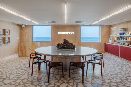 Mangrove Jeju City Отели рядом с достопримечательностью «Драконный головный рок»