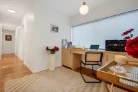 ذا بايز بد آند بريكفاست