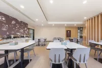 HanTing Hotel (Xiong County Xiongzhou Road)