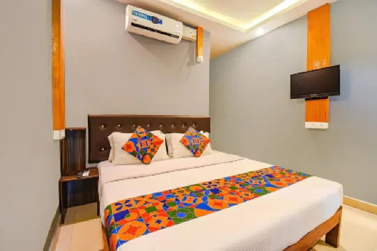 YogiTree Beach Resort & Cafe Hotel a 