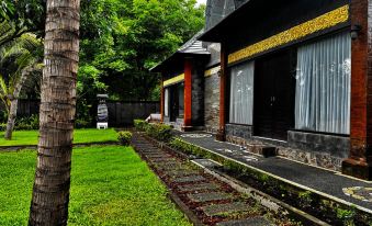 Cik Bunk Beach Front Homestay near Tulamben Bali