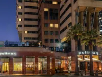 Pullman Cape Town City Centre Hotels near Green Point