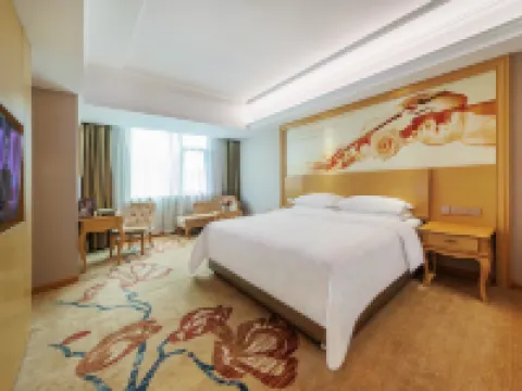 Vienna Hotel (Nandan Dongtian Jiuhai Scenic Area Jinfurong Square Branch) Hotels in Nandan