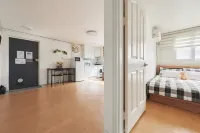Seoul Yapee guesthouse /Hongik University Sta. .Big House.party room.Two Rooms. - วิลล่า