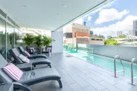 Mantra South Bank Brisbane - Rooftop Pools