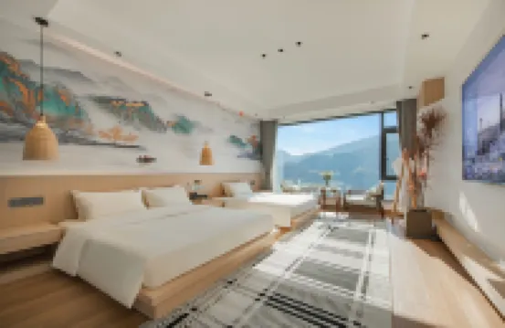 安吉雲頂聽風·SPRING·180°竹海聽泉親子度假滑雪山奢美宿 鄰近藏龍百瀑漂流的酒店