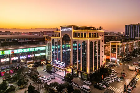 Urba Hotel (Fuzhou Guoyi Square) Отели рядом с достопримечательностью «Fujian Polytechnic of Information Technology Duyuan Campus»