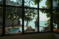 Escape Beach Resort - Lãng mạn