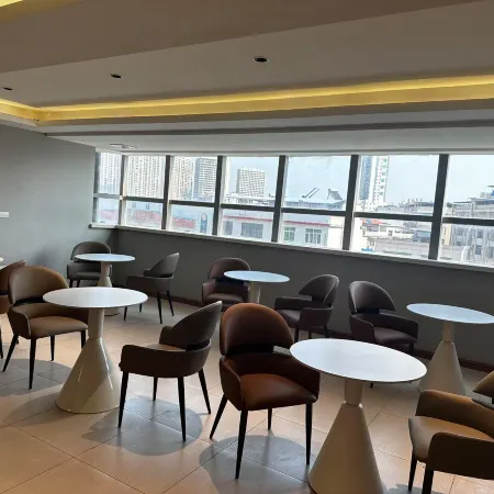 Qihuan Hotel (Xishui Runda International Shopping Center)