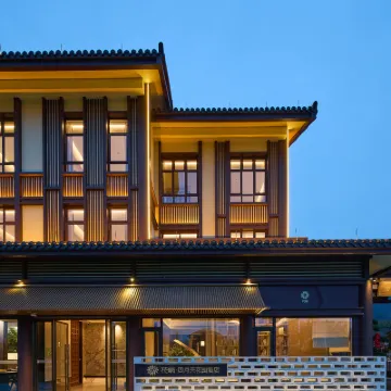 Floral Hotel·April Day Garden Hotel Hotels near Guzhu Reservoir