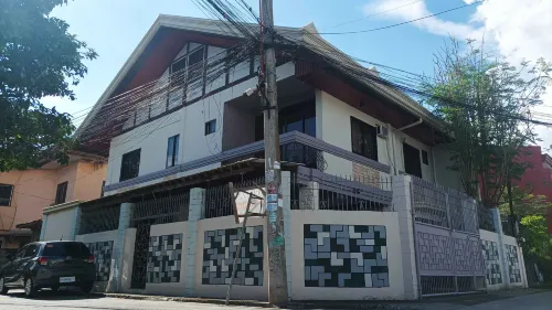 Spacious 3-Floor, 6-Bedroom House w/ WIFI, KTV, Swimming Pool, 30+PAX