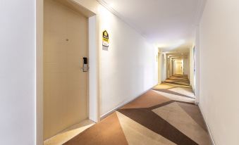 Aolong Hotel (Jingmen Zhongtian street Moore City store)
