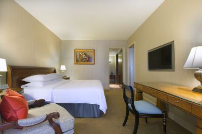 クラブラウンジアクセス、1ベッドルームスイート、キングサイズベッド1台、高層階 シェラトン・タワーズ・シンガポールの写真