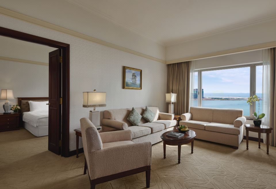 Gurney Bay Hotel의 실외 수영장 전경