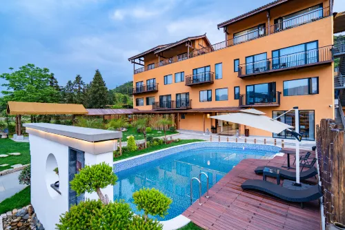 구유 시즌스 · 시크릿 오아시스 디자이너 풀 & 가든 리트리트 (왕시안 밸리 지점)