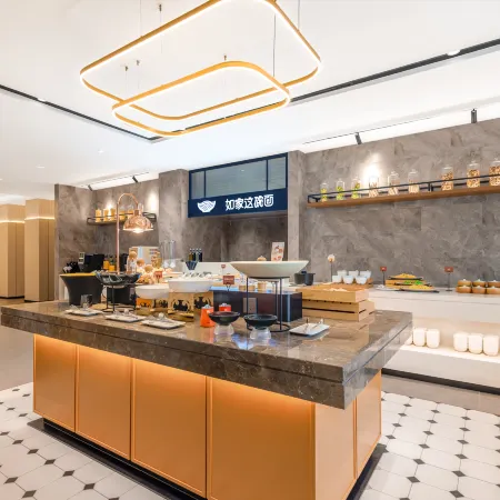 Homeinn Plus (Dalian KuiYing Masion Labour Park Hotel) Отели рядом с достопримечательностью «Парк Труда»