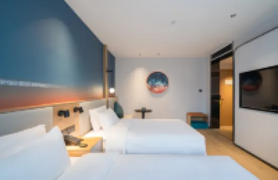 Ni Hao Hotel (Zhangjiakou Xuanhua No.1 Middle School Gulou Qian Street) Hotels near Xuanhua People's Park (East Gate)