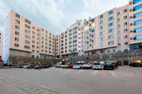 Zhaotong Yunju Hotel (Xinggeng Sinology Culture Park and Hejing Square Branch) - parking