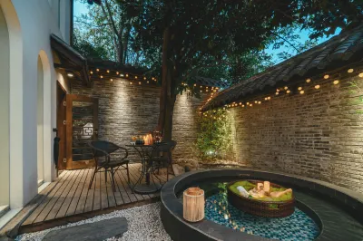 Shisanjian Demen Renli Sitang Yasu Hotels near Wufengxi Ancient Town