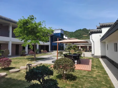 Cuiming Hotel Отели рядом с достопримечательностью «Pingli Peony Valley Scenic Area»
