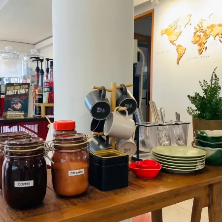 Unplugged at  Bangrak Design Hostel Отели рядом с достопримечательностью «Риверсайд»