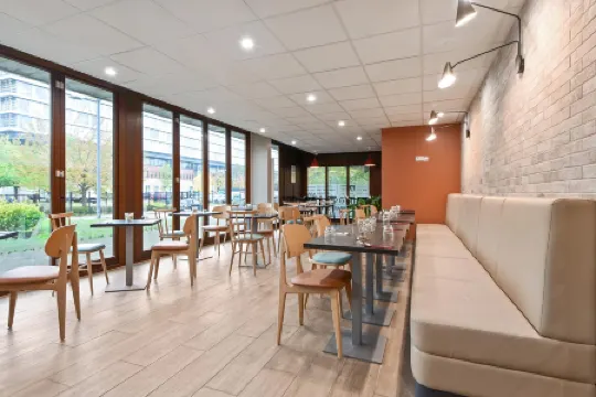 里爾大皇宮舒適公寓城市酒店