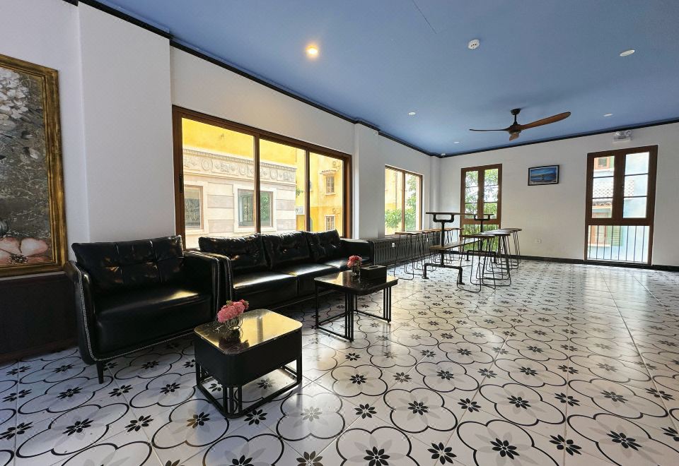 Thala Hotel Sorrento의 깔끔한 객실 내부