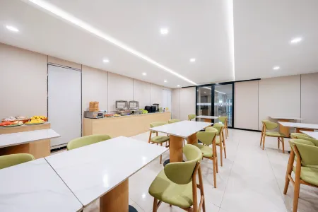 Starry Sky Fashion Hotel (Suzhou Weiting Fortune Center Branch) Отели рядом с достопримечательностью «Yangcheng Lake Lotus Island»