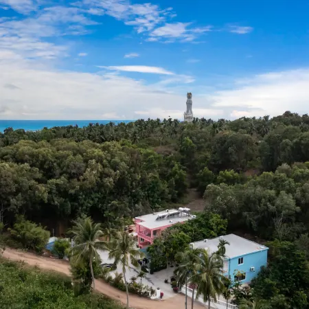 Haishu Yuntian · Seaside Pool Resort (Near Nanshan Temple & Guanyin of the South Sea) Отели рядом с достопримечательностью «Храм Наньшань»