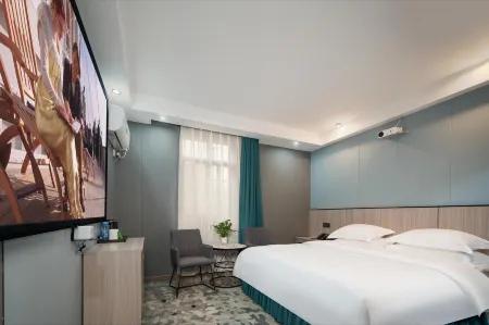 Kedejia Cinema Hotel (Xinfeng Railway Station) Отели рядом с достопримечательностью «Chenyi Square»