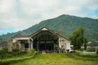 Gatsby on Buyan Hotel di Bedugul