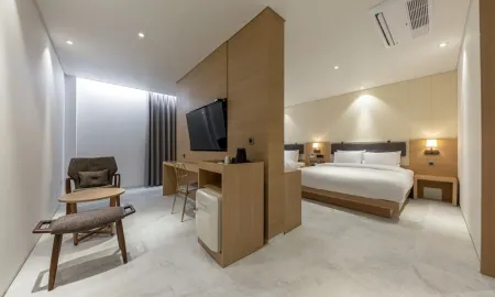 Daisy Hotel Changwon Отели в г. Чханвон
